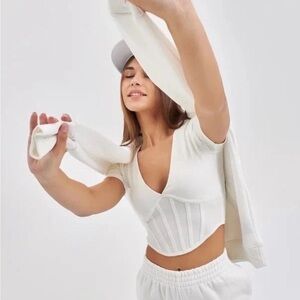 Amisu Cropped Cream Top